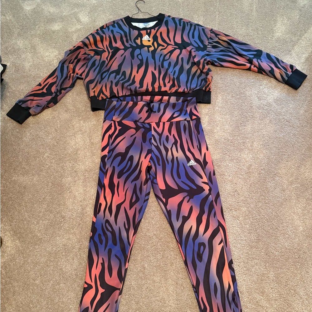 1.	Adidas Originals 🐯 Tiger Print Set 🖤💜🩷Black Pink Crewneck + Leggings